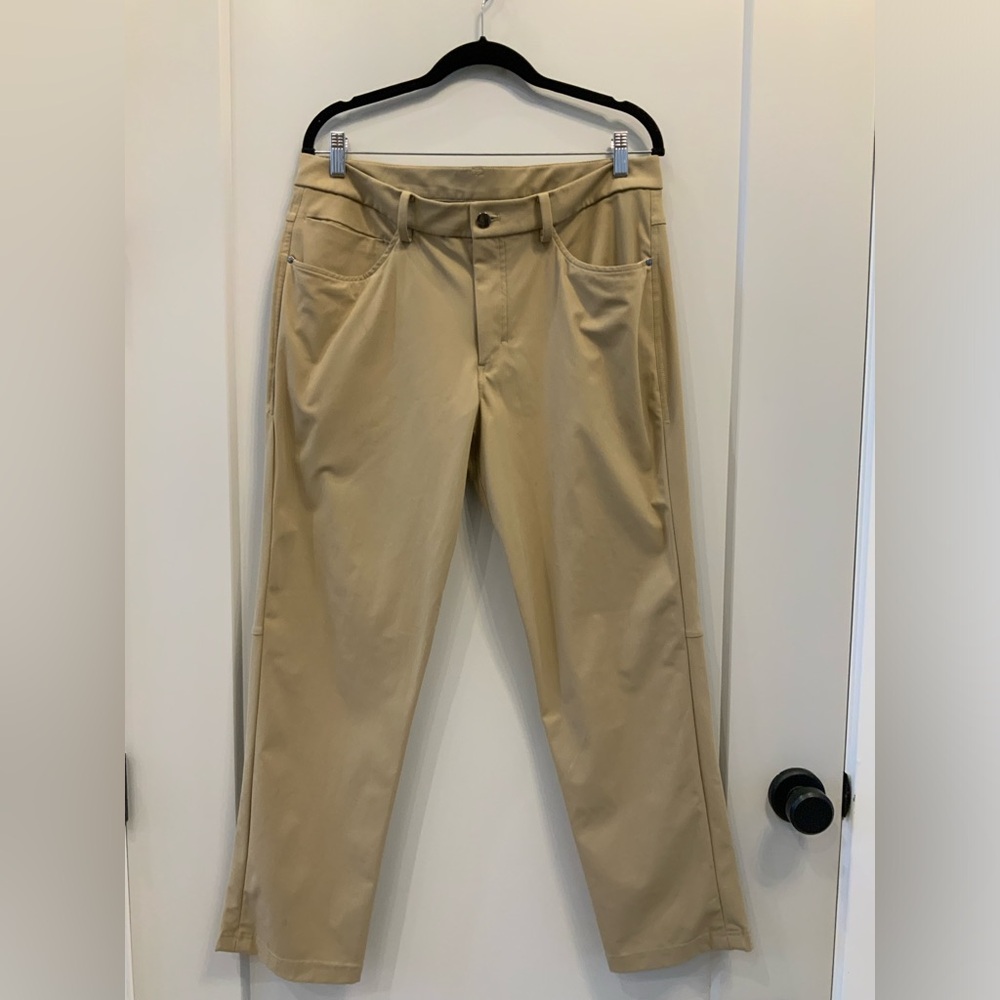 Lululemon Men’s Khaki Pants NWOT Size 34